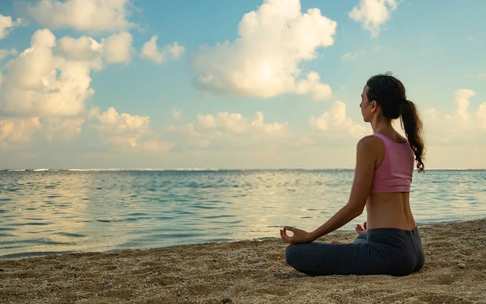 Kỹ thuật thở trong yoga giúp giảm stress và kiểm soát thèm ăn