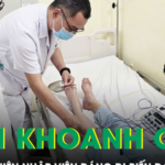 Nam thanh niên 19 tuổi dáng đi biến dạng do thường xuyên ngồi khoanh chân khi học