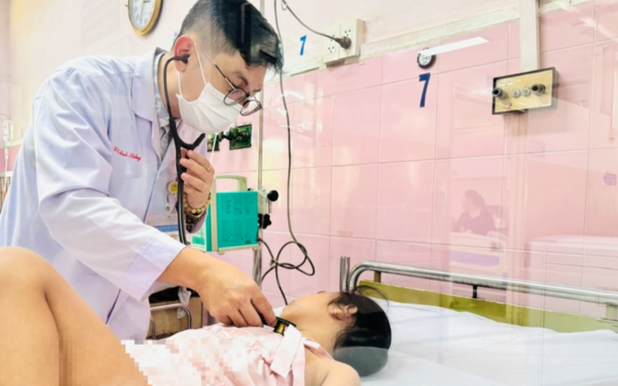 Bộ Y tế yêu cầu truy xuất nguồn gốc thực phẩm khiến gần 150 trẻ nhập viện do nghi ngộ độc tại TP HCM- Ảnh 2.