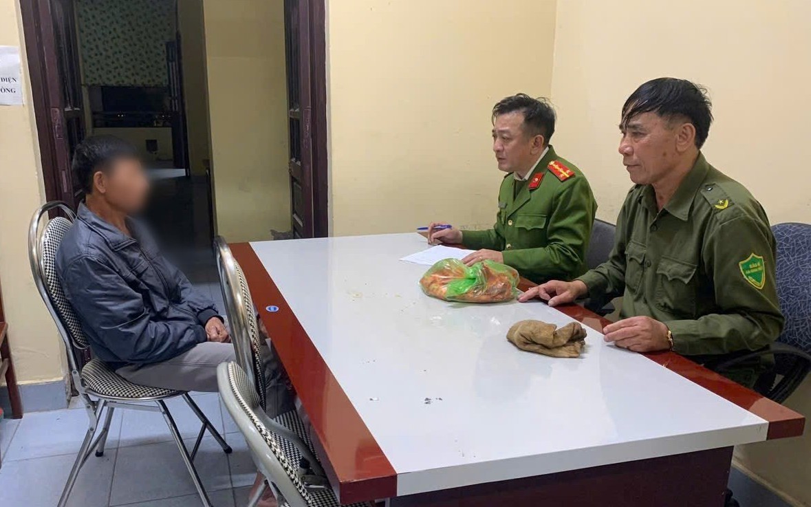 Đốt pháo nổ trái phép trong đêm Giao thừa, người đàn ông bị lập hồ sơ xử phạt