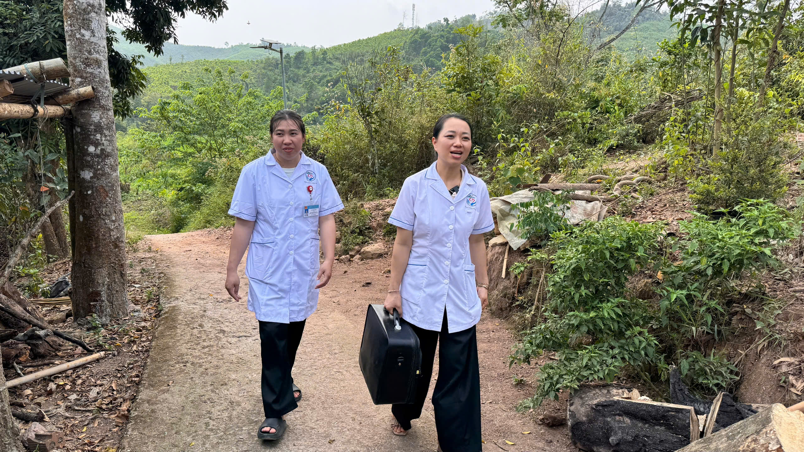 Y tế cơ sở vượt khó chăm sóc sức khỏe người dân vùng cao- Ảnh 2.