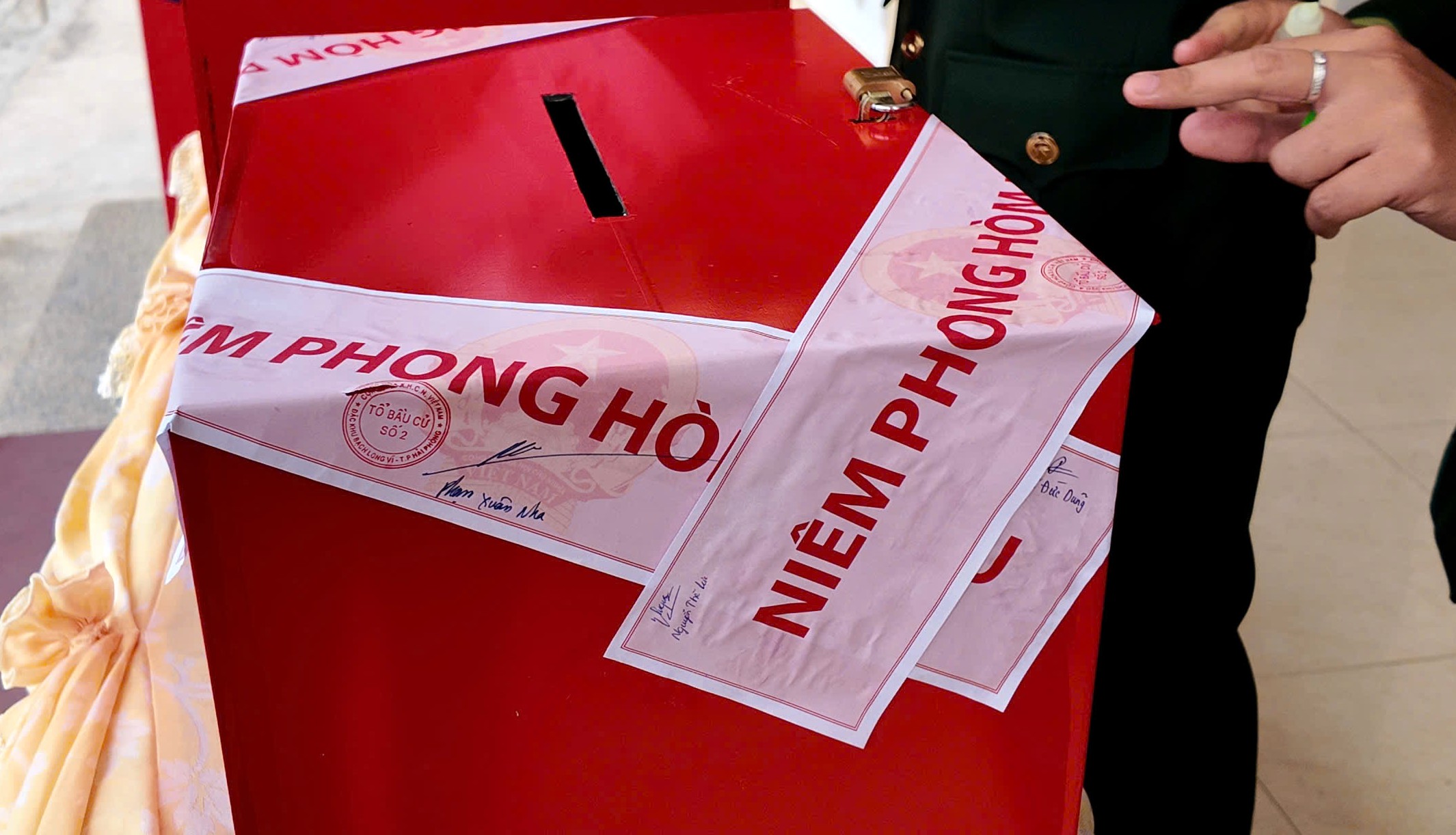 Hình ảnh cử tri đặc khu Bạch Long Vĩ đi bầu cử sớm một ngày- Ảnh 5.