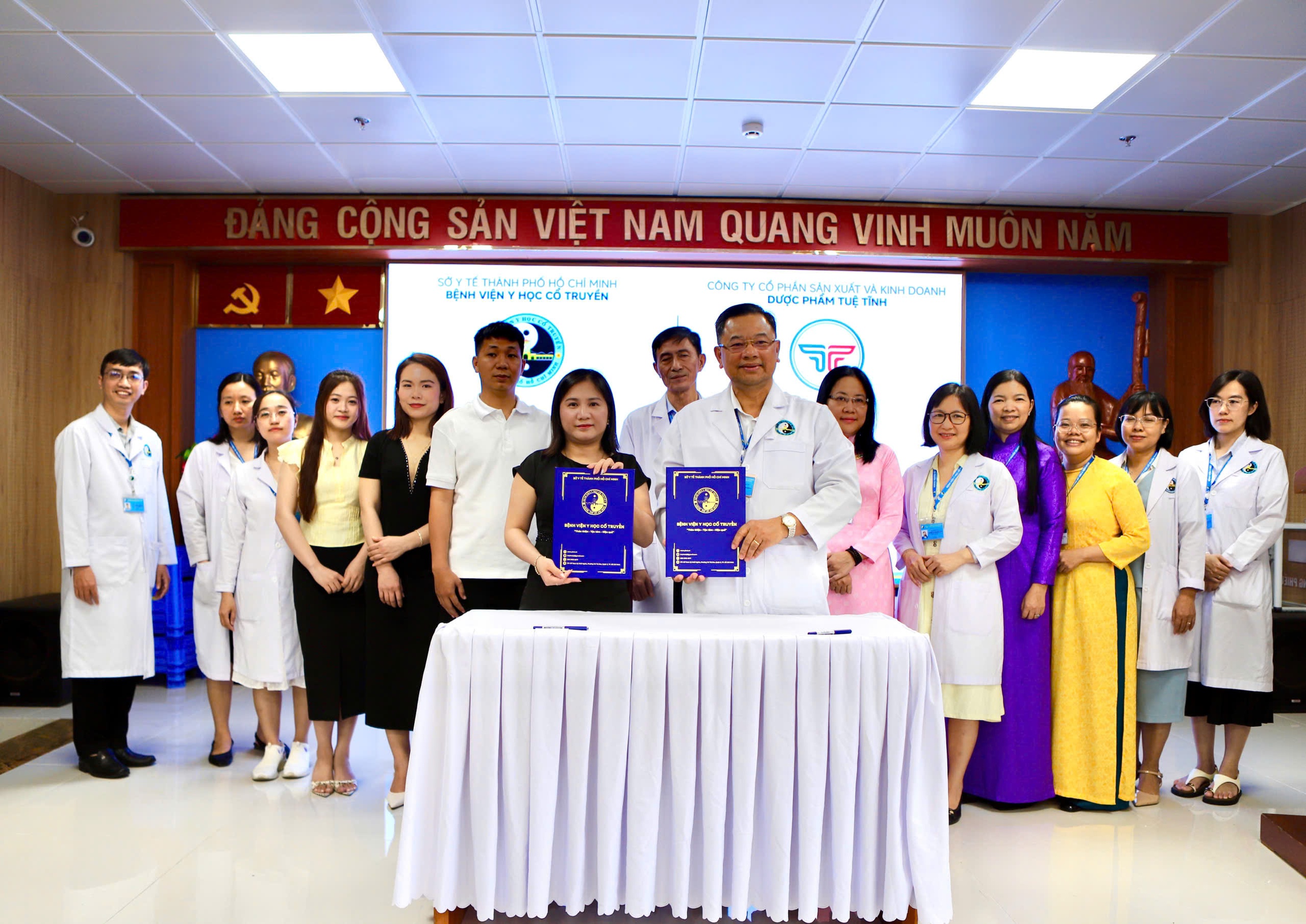Bệnh viện Y học cổ truyền TPHCM và Dược phẩm Tuệ Tĩnh: Tiên phong thương mại hóa các nghiên cứu y học cổ truyền- Ảnh 1.
