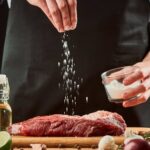 Ăn nhiều muối gây hại thế nào cho sức khỏe của trẻ lứa tuổi học đường?