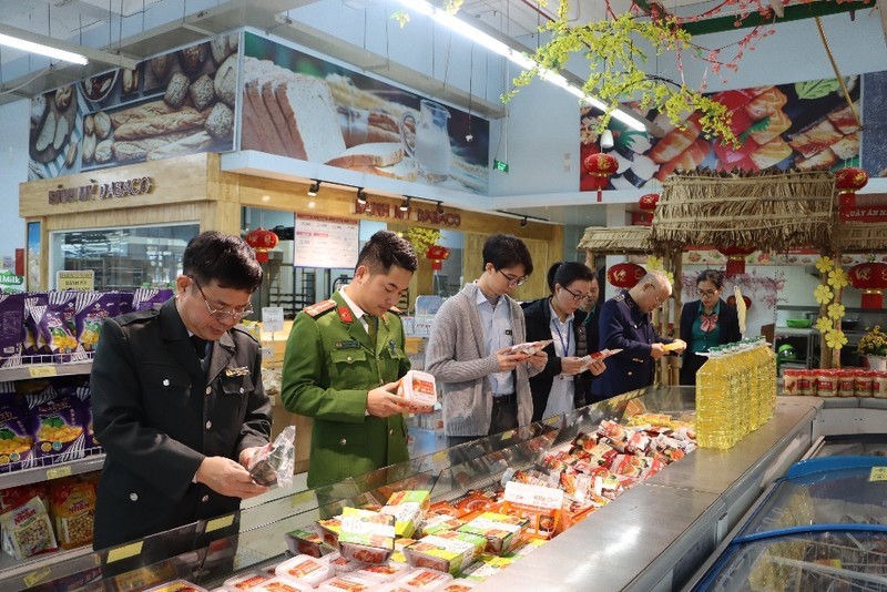Siết quản lý, tăng cường hậu kiểm an toàn thực phẩm để bảo vệ sức khoẻ người dân từ bữa ăn hằng ngày- Ảnh 1. Siết quản lý, tăng cường hậu kiểm an toàn thực phẩm để bảo vệ sức khoẻ người dân từ bữa ăn hằng ngày- Ảnh 1.