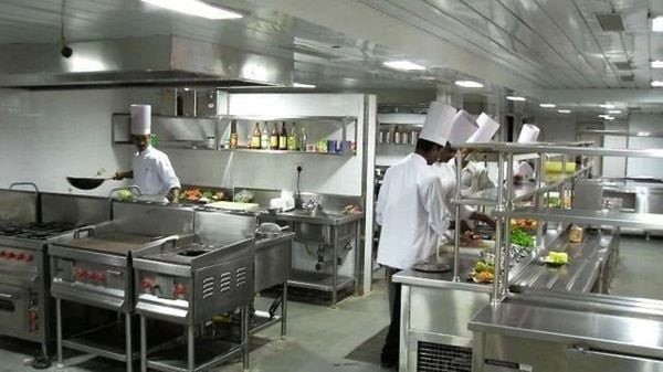 Siết quản lý, tăng cường hậu kiểm an toàn thực phẩm để bảo vệ sức khoẻ người dân từ bữa ăn hằng ngày- Ảnh 2. Siết quản lý, tăng cường hậu kiểm an toàn thực phẩm để bảo vệ sức khoẻ người dân từ bữa ăn hằng ngày- Ảnh 2.