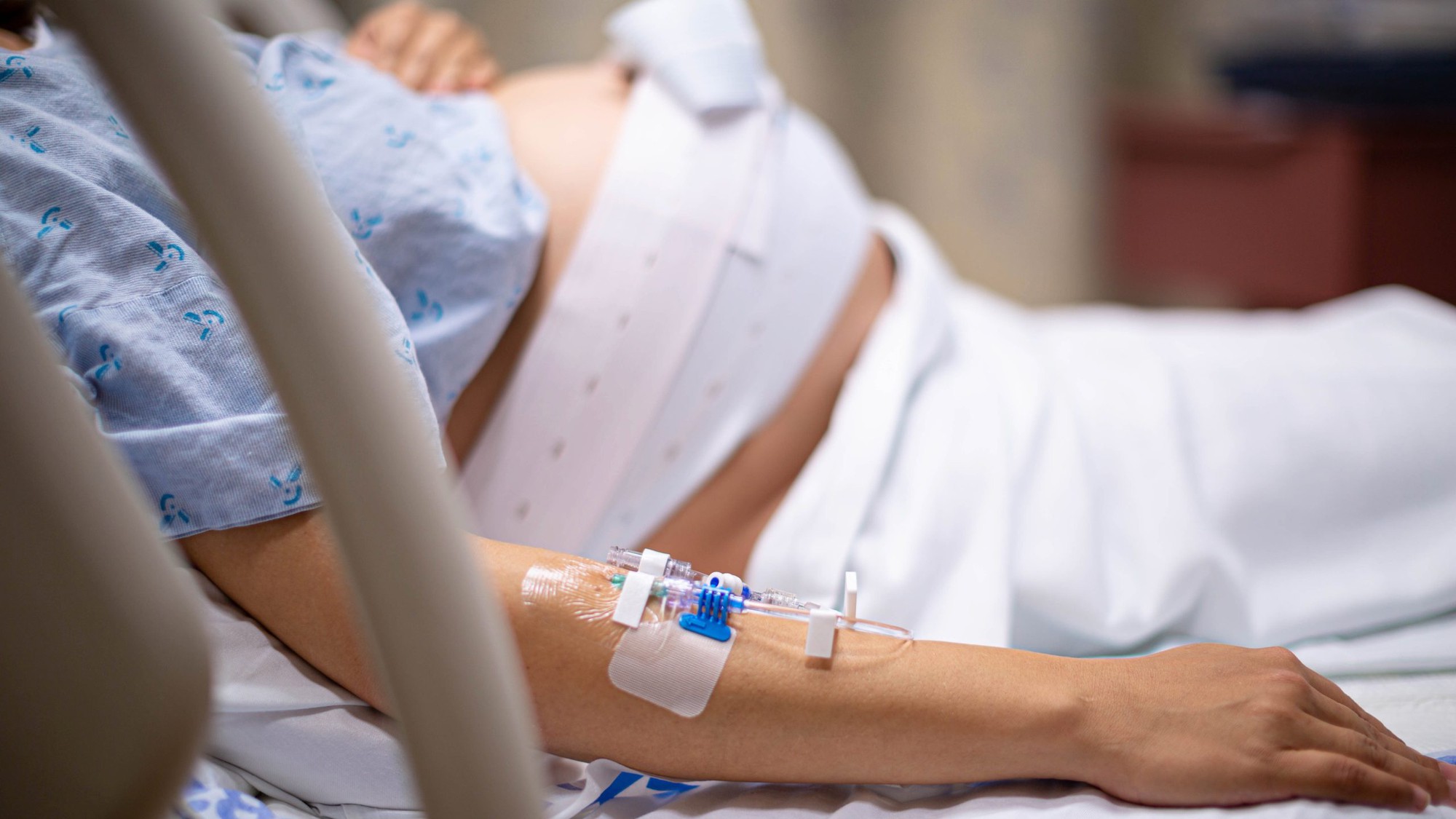 Virus Ebola có ảnh hưởng đến phụ nữ mang thai và cho con bú không?- Ảnh 1.