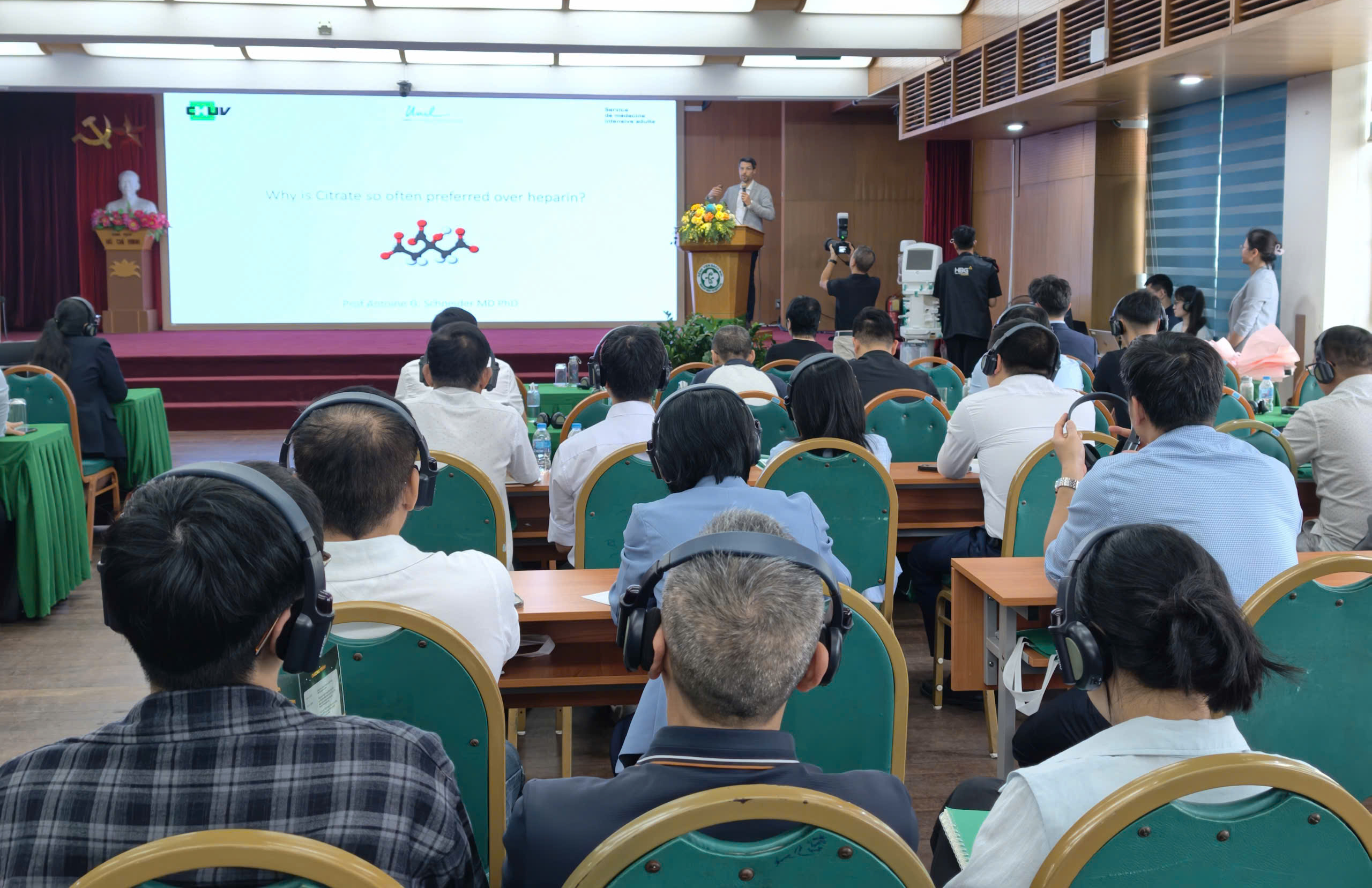 Nhiều bệnh nhân hồi sức nguy cơ suy thận, lọc máu liên tục cần làm sớm, không chờ 'giai đoạn muộn'- Ảnh 2. Nhiều bệnh nhân hồi sức nguy cơ suy thận, lọc máu liên tục cần làm sớm, không chờ 'giai đoạn muộn'- Ảnh 2.