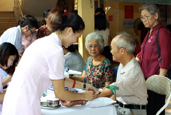 Bộ Y tế đề xuất mở điểm chăm sóc người cao tuổi ban ngày tại cộng đồng đặt ở nhà văn hóa, tổ dân phố- Ảnh 1.