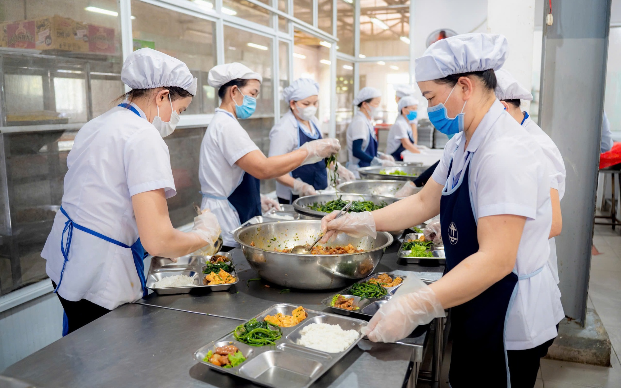 Bộ Y tế yêu cầu truy xuất nguồn gốc thực phẩm vụ hơn 40 học sinh nghi ngộ độc ở Cà Mau- Ảnh 2.