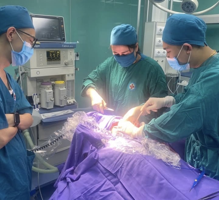 Phẫu thuật thành công ca chấn thương hàm mặt phức tạp tại tuyến cơ sở- Ảnh 2. Phẫu thuật thành công ca chấn thương hàm mặt phức tạp tại tuyến cơ sở- Ảnh 2.