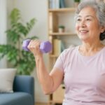 Người cao tuổi tập tạ nhẹ tốt hơn đi bộ để ngăn ngừa mất cơ