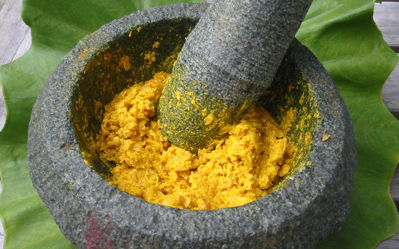 Sử dụng giấm táo và nghệ có tác dụng gì?- Ảnh 2. Có nên giã nghệ tươi lấy nước uống?