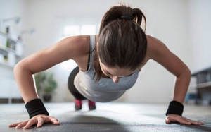 Nên tập plank hay gập bụng để giảm mỡ bụng nhanh hơn?- Ảnh 1. 6 bài tập plank hiệu quả giúp bụng phẳng, dáng săn chắc