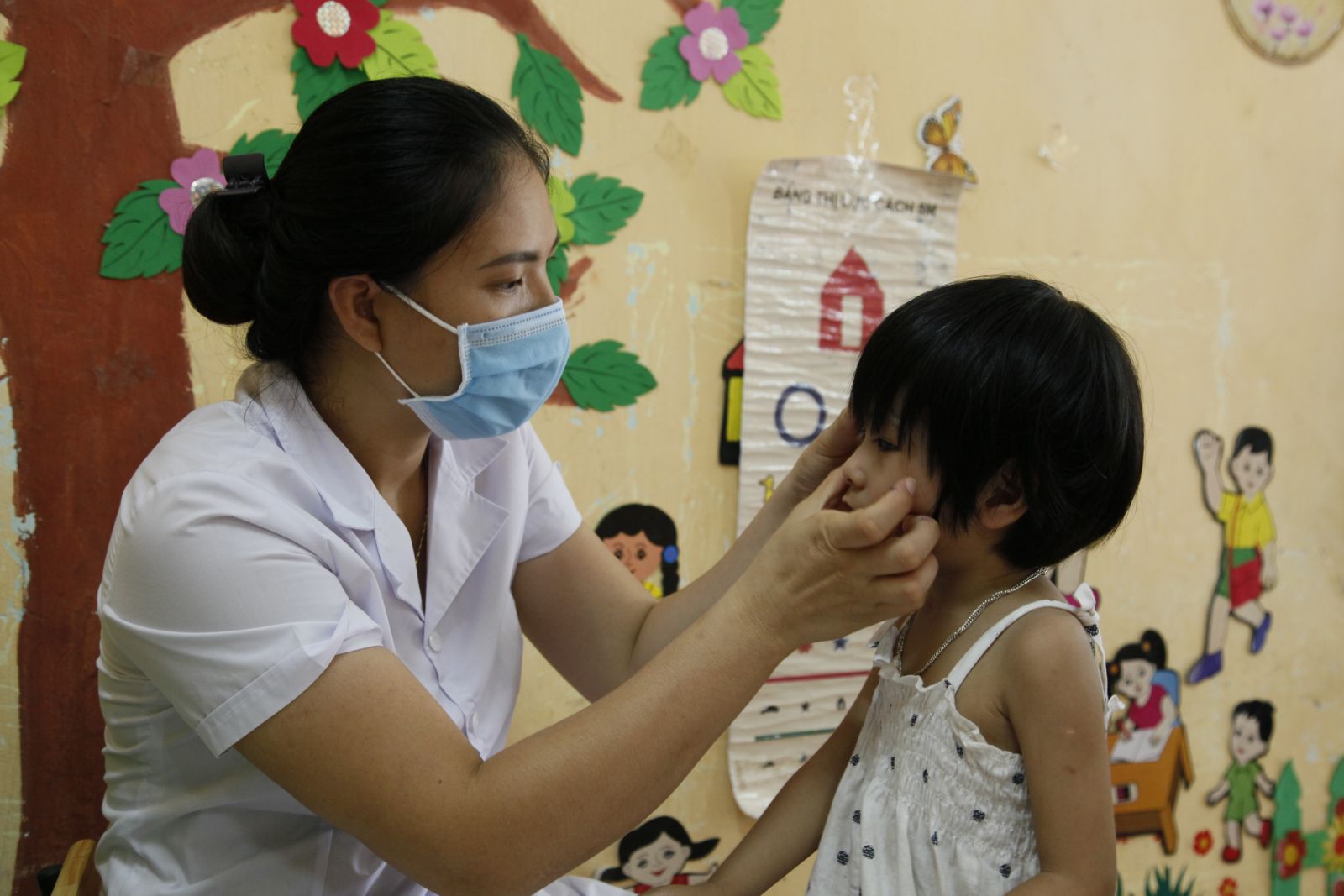 Thiếu vi chất dinh dưỡng: 'gánh nặng thầm lặng' của phụ nữ và trẻ em- Ảnh 1.