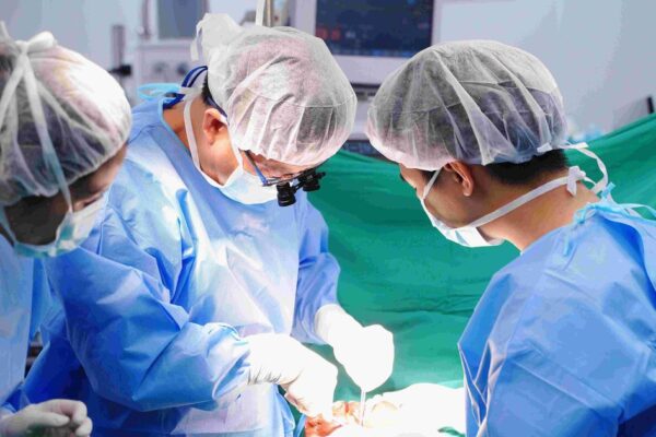 Vinmec phẫu thuật thành công, cứu sống bệnh nhi 48 ngày tuổi mắc teo đường mật bẩm sinh
