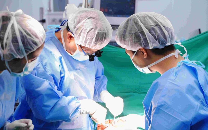 Vinmec phẫu thuật thành công, cứu sống bệnh nhi 48 ngày tuổi mắc teo đường mật bẩm sinh