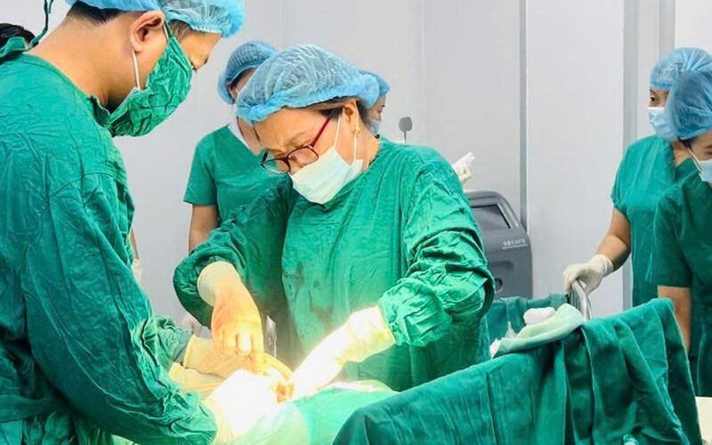 ‘Báo động đỏ’ cứu mẹ con sản phụ rau bong non