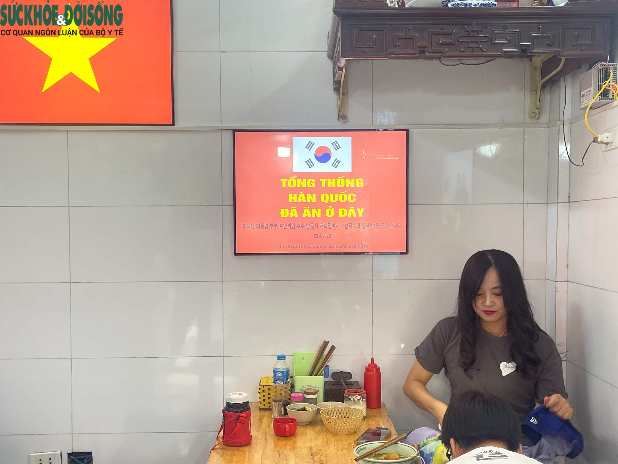 Chủ quán phở kể lại 2 giờ chuẩn bị, hồi hộp đón Tổng thống Hàn Quốc và phu nhân- Ảnh 3. Chủ quán phở kể lại 2 giờ chuẩn bị, hồi hộp đón Tổng thống Hàn Quốc và phu nhân- Ảnh 3.