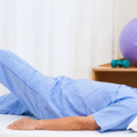 Những bài tập giúp người gãy cổ xương đùi sớm đi lại được