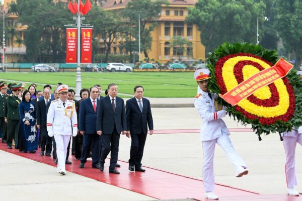 Lãnh đạo Đảng, Nhà nước viếng Chủ tịch Hồ Chí Minh và tưởng niệm các Anh hùng liệt sĩ