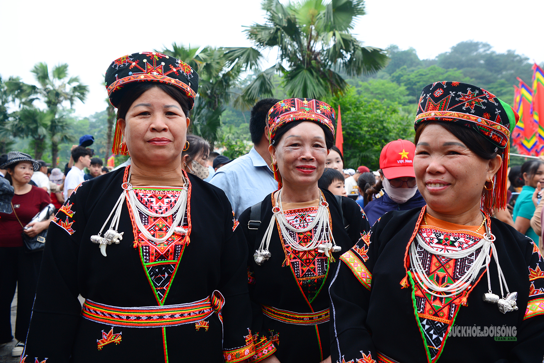 Biển người đổ về Đất Tổ ngày Giỗ Tổ Hùng Vương- Ảnh 7. Biển người đổ về Đất Tổ ngày Giỗ Tổ Hùng Vương- Ảnh 7.