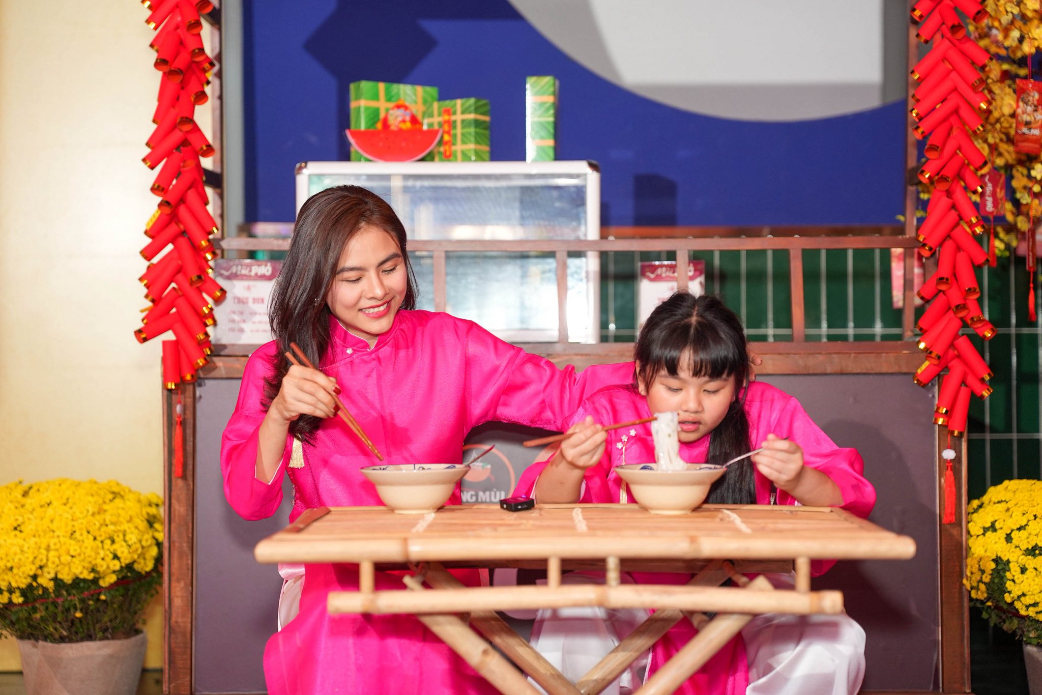 van-trang-7-17781169983551109454019 Diễn viên Vân Trang: 'Nuôi 4 con dạy tôi bớt cầu toàn, hiểu rằng dinh dưỡng không phải là cuộc chiến'- Ảnh 3.