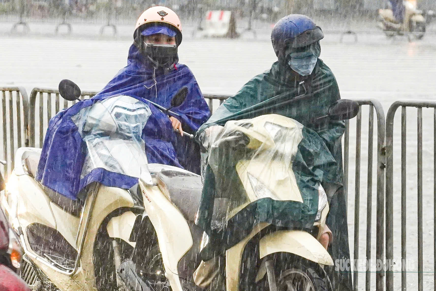 Miền Bắc mưa dông, cảnh báo lốc sét do không khí lạnh- Ảnh 1. Miền Bắc mưa dông, cảnh báo lốc sét do không khí lạnh- Ảnh 1.