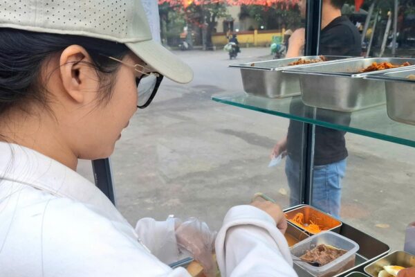 Đề xuất phạt tới 4 triệu đồng nếu để móng tay dài khi bán đồ ăn: Người bán lo lắng, người dân ủng hộ