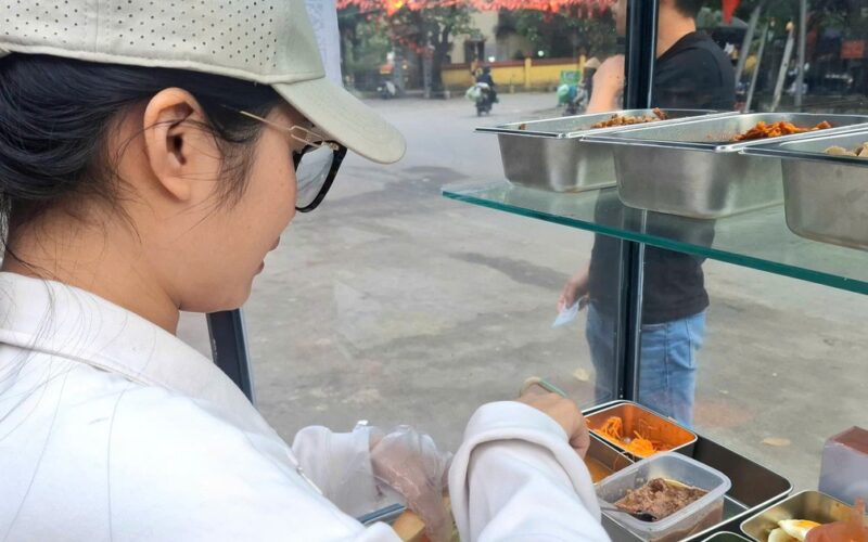 Đề xuất phạt tới 4 triệu đồng nếu để móng tay dài khi bán đồ ăn: Người bán lo lắng, người dân ủng hộ