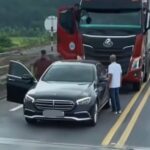 Xác minh vụ ô tô Mercedes dừng giữa cao tốc, chặn xe đầu kéo để ‘lời qua tiếng lại’