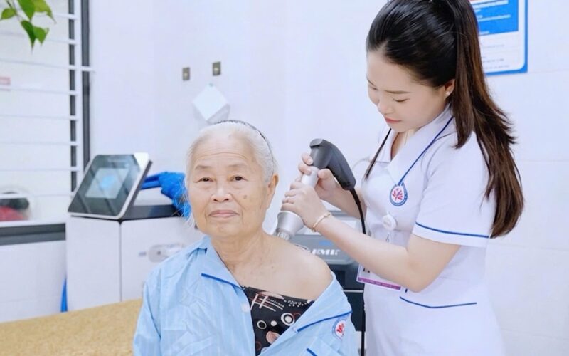 Điều dưỡng Bệnh viện YHCT Nghệ An: Những ‘mắt xích’ thầm lặng giữ lửa nghề
