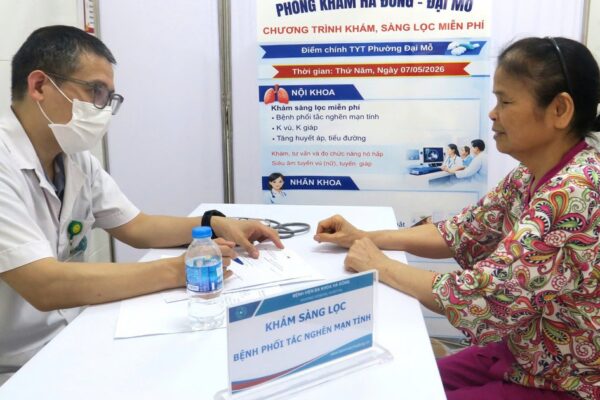 Tổ chức khám sức khỏe định kỳ, khám sàng lọc miễn phí cho người dân