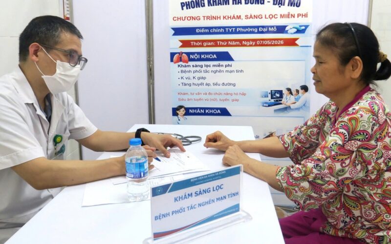 Tổ chức khám sức khỏe định kỳ, khám sàng lọc miễn phí cho người dân