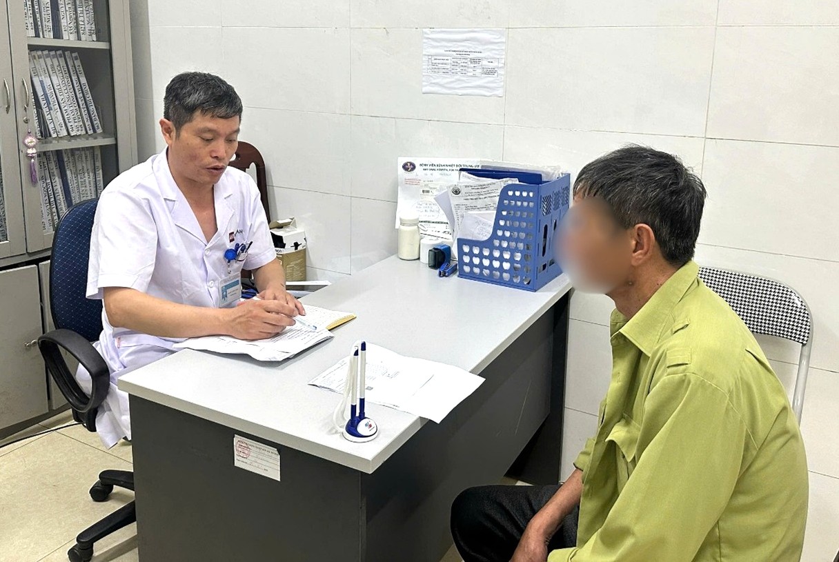 Người đàn ông 60 tuổi bất ngờ phát hiện nhiễm 5 loại ký sinh trùng từ hiện tượng ngứa kéo dài- Ảnh 1.