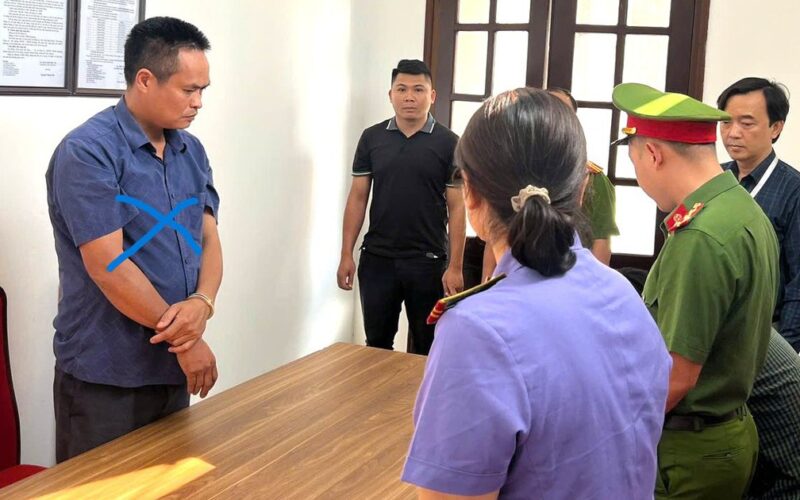 Nguyên cán bộ địa chính xã nhận hàng trăm triệu đồng để ‘lo thủ tục’ làm bìa đỏ