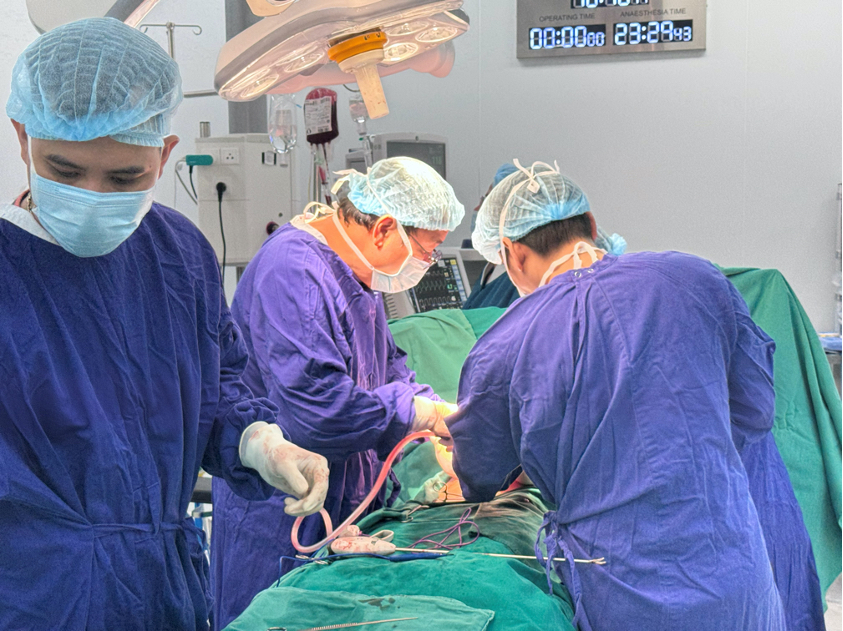 anh-1-1778055261894443561620 Người phụ nữ vỡ lách và gãy 5 xương sườn do tai nạn vượt cửa tử- Ảnh 1.