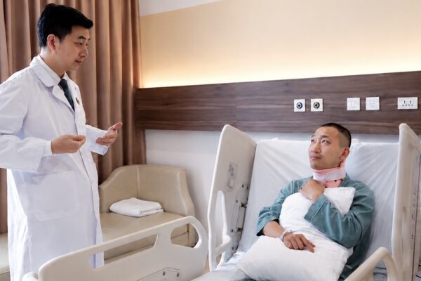 Người ‘giữ nhịp sống’ cho những cột sống bị tổn thương