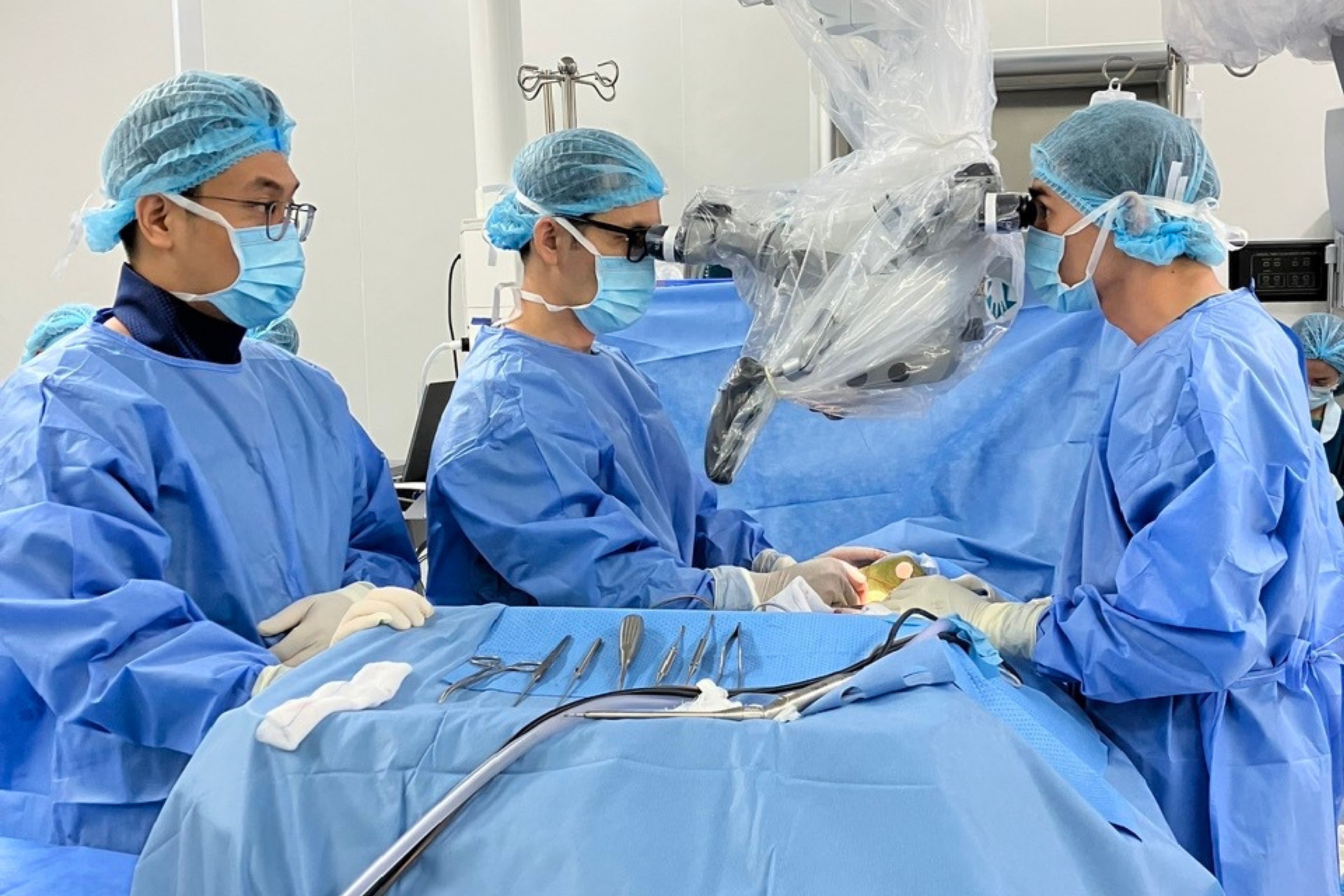 Lựa chọn Việt Nam mổ u não, bệnh nhân Campuchia phục hồi khả năng vận động và giao tiếp chỉ sau 6 ngày- Ảnh 1.