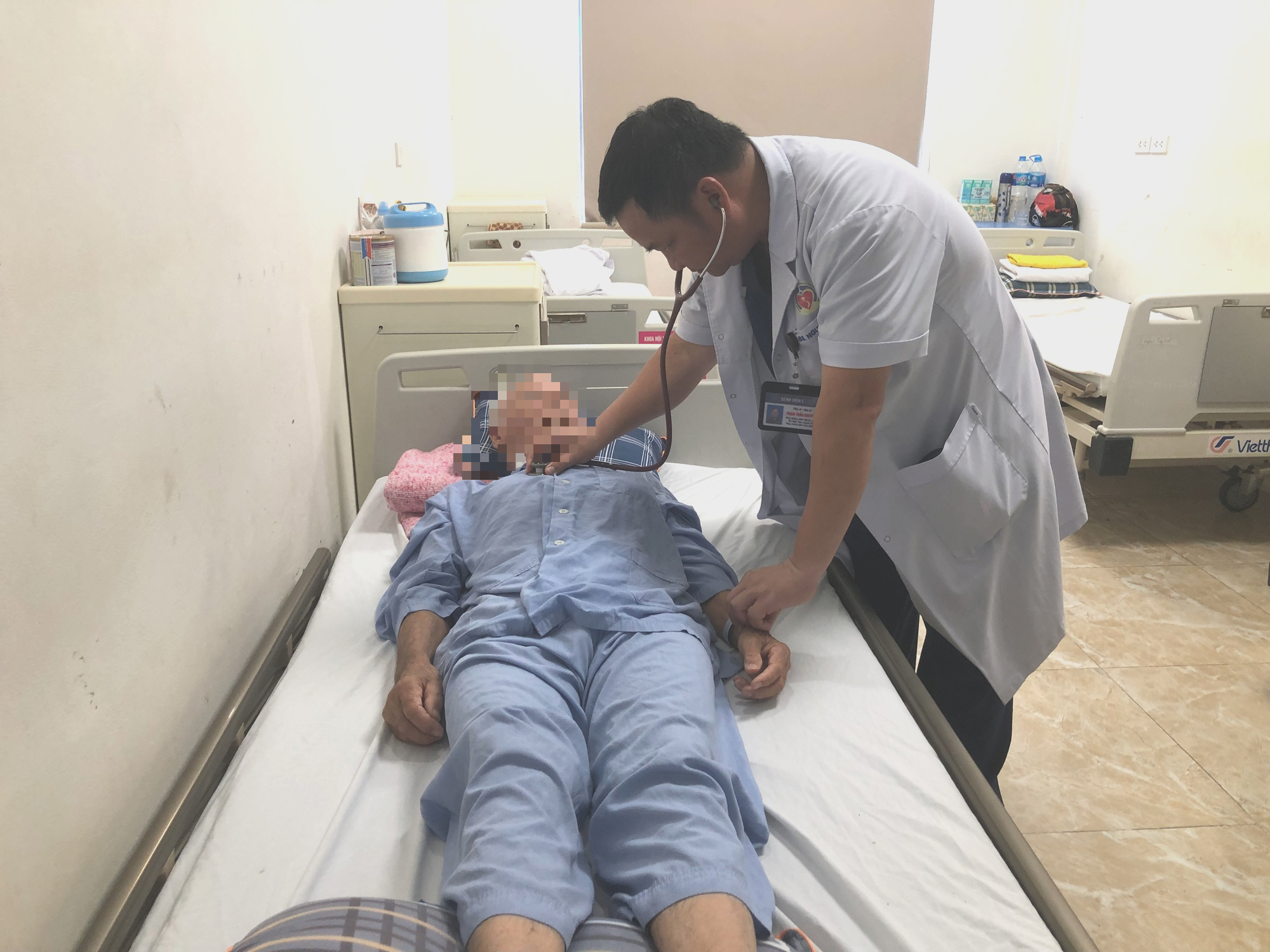 Kỹ thuật đỉnh cao trong can thiệp tim mạch: Mở cơ hội sống cho người bệnh hẹp van động mạch chủ nguy kịch- Ảnh 2.