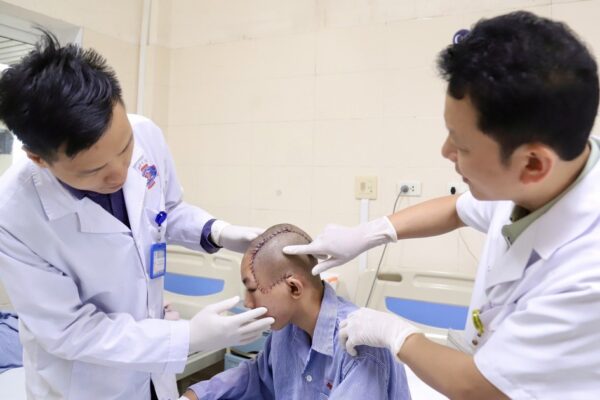 Từ khoản tạm ứng 2 triệu đồng đến ca mổ ở Bệnh viện K hồi sinh tương lai cho thiếu niên mắc ung thư da
