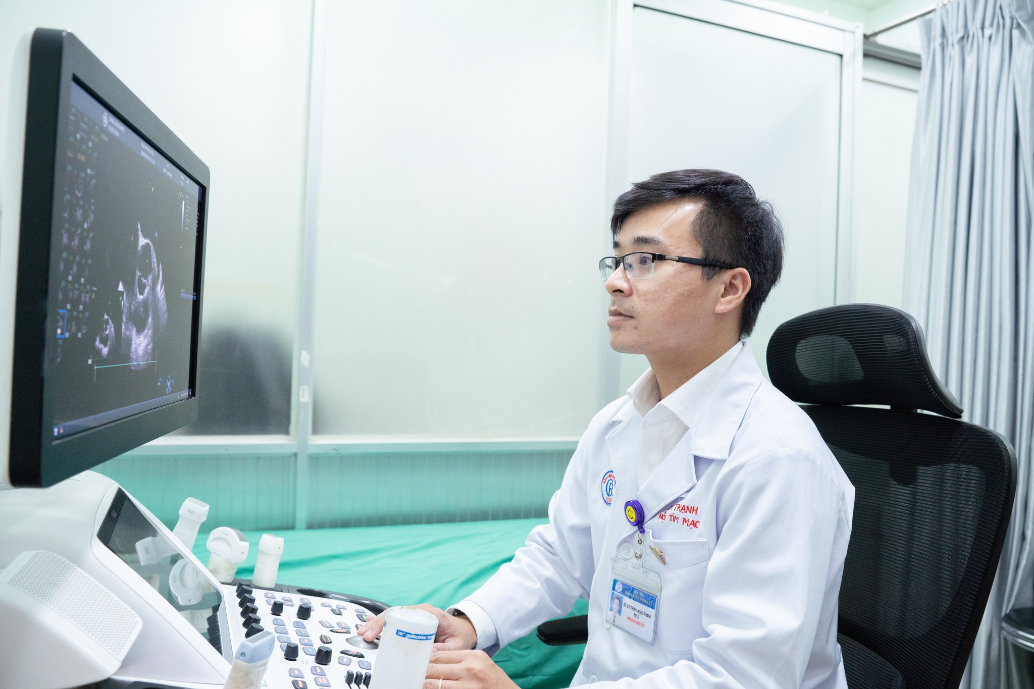 Khi bác sĩ chạy không phải vì vội mà vì sự sống không thể chờ- Ảnh 1.