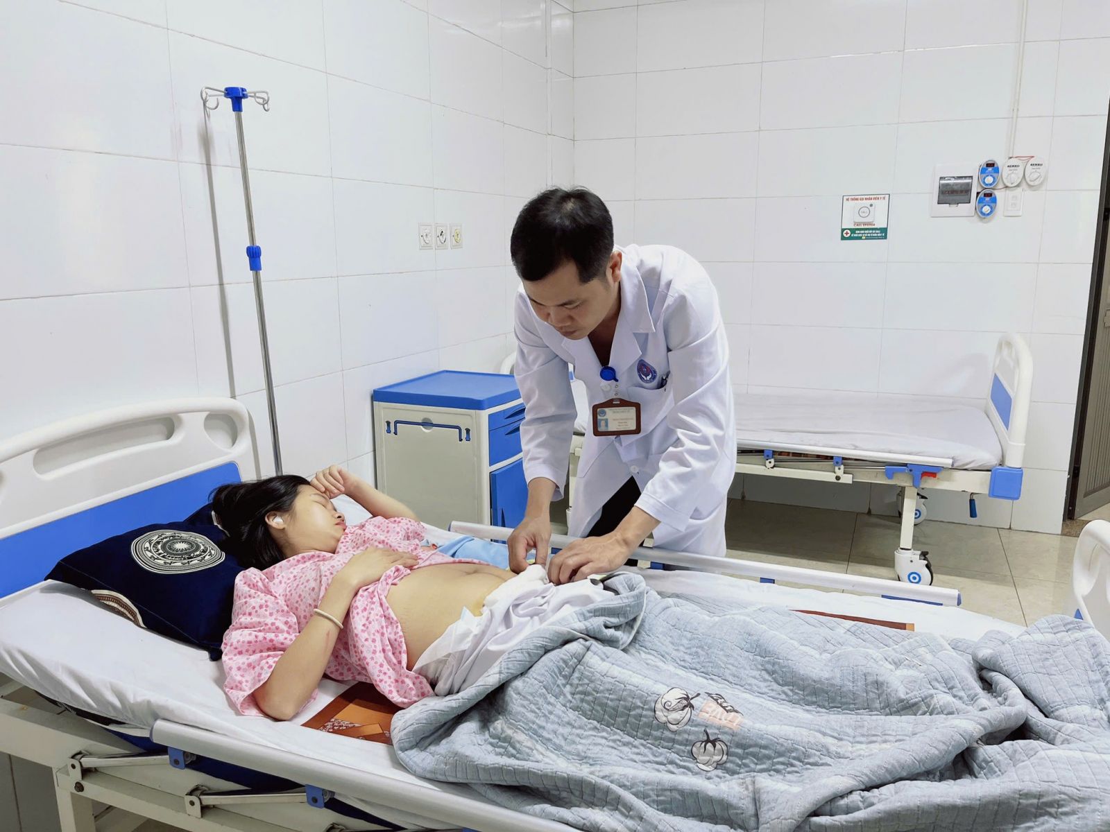 bstrnthanhhikimtrasckhesnph12810-17780549299081541883379 Báo động đỏ toàn viện cứu mẹ con sản phụ- Ảnh 1.