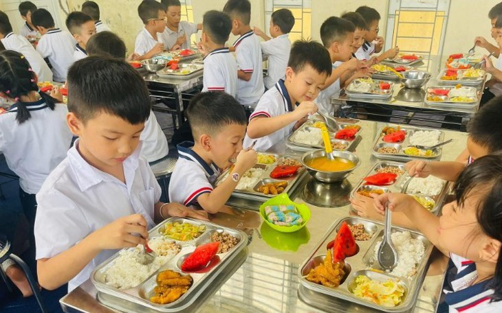 'Giải nhiệt' mùa hè đúng cách cho học sinh: Uống gì thay trà sữa, nước ngọt có gas?- Ảnh 2.