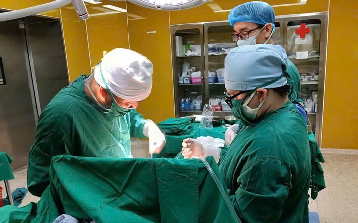 Thoát 'cửa tử' nhờ phẫu thuật nội soi cắt thực quản- Ảnh 3.