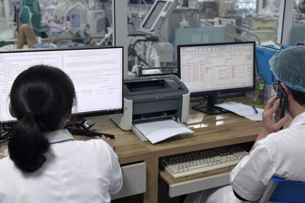 Y bác sĩ ‘căng mình’ khám, cấp cứu hơn 316 nghìn lượt người bệnh dịp nghỉ lễ 30/4 và 1/5
