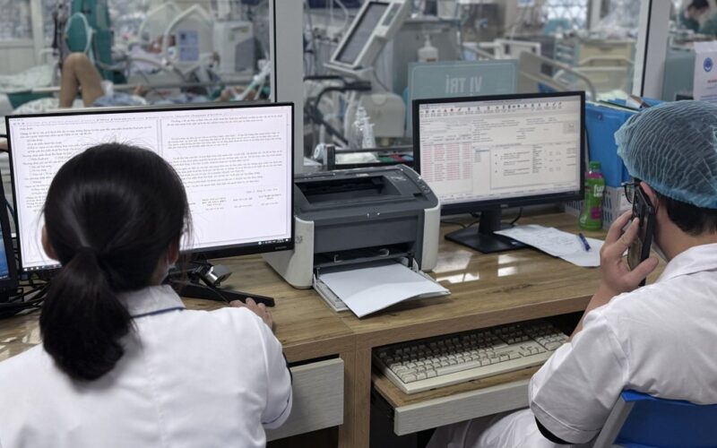 Y bác sĩ ‘căng mình’ khám, cấp cứu hơn 316 nghìn lượt người bệnh dịp nghỉ lễ 30/4 và 1/5