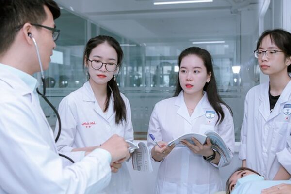 Liên thông lên đại học có phải đổi chứng chỉ hành nghề điều dưỡng?