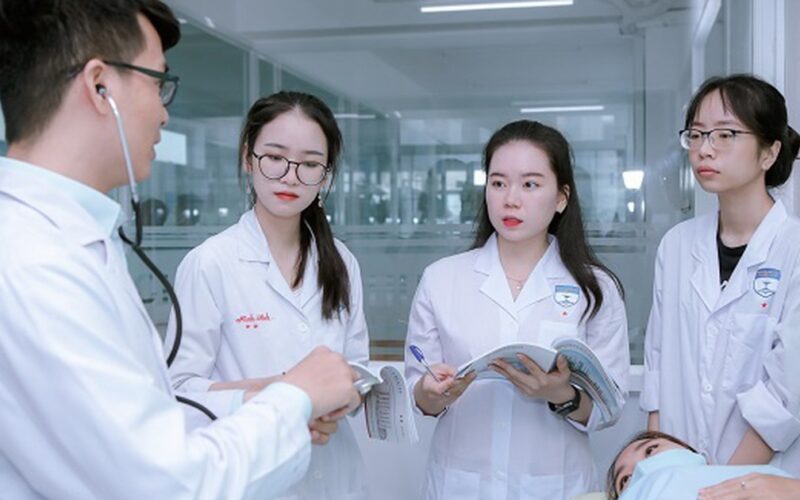 Liên thông lên đại học có phải đổi chứng chỉ hành nghề điều dưỡng?