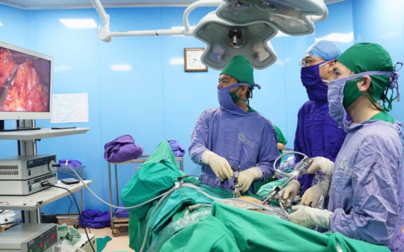 Thoát ‘cửa tử’ nhờ phẫu thuật nội soi cắt thực quản
